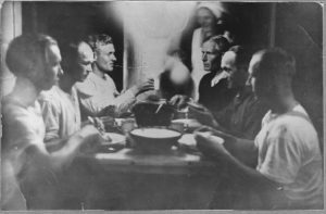 Tervahöyry s/s Toivon miehistö ruokailemassa 1938